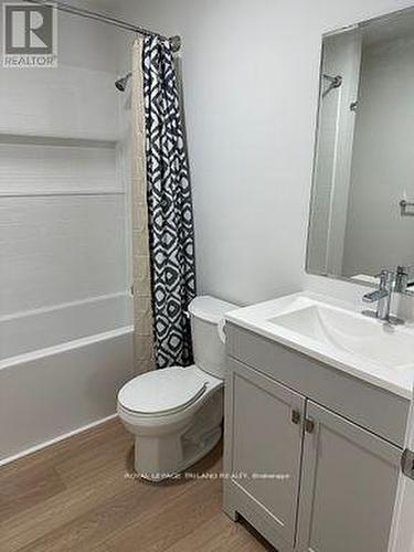 Upper - 264 Trott Drive, London, ON - Indoor Photo Showing Bathroom