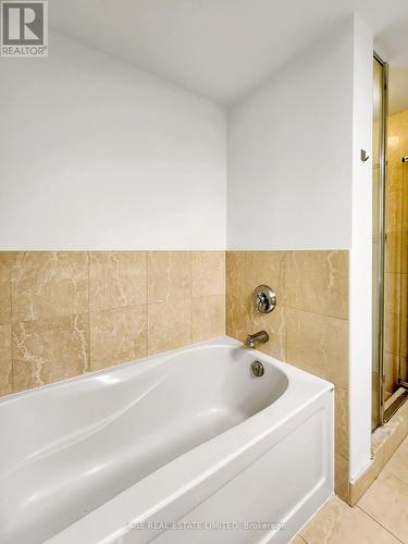 477 - 209 Fort York Boulevard, Toronto, ON - Indoor Photo Showing Bathroom