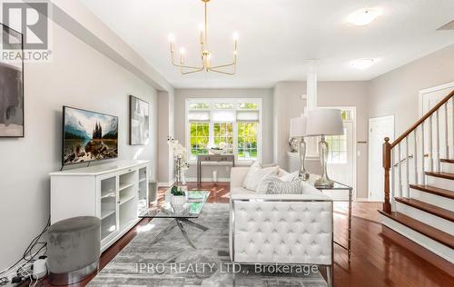 3027 Richview Boulevard, Oakville, ON - Indoor Photo Showing Living Room