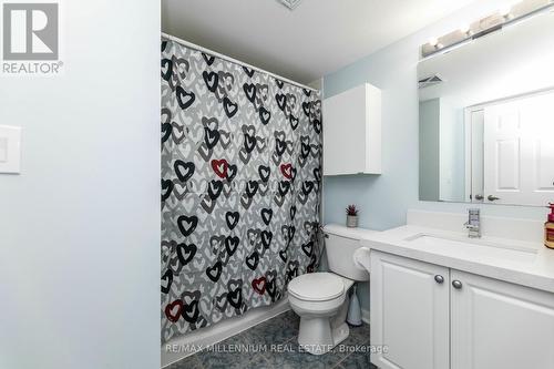 1034 - 3045 Finch Avenue E, Toronto, ON - Indoor Photo Showing Bathroom