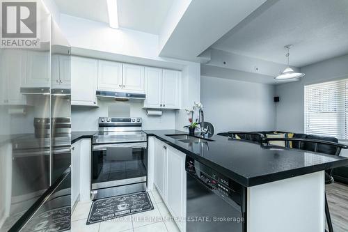 1034 - 3045 Finch Avenue E, Toronto, ON - Indoor Photo Showing Kitchen With Double Sink With Upgraded Kitchen