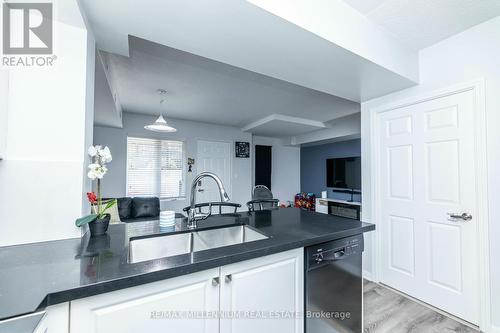 1034 - 3045 Finch Avenue E, Toronto, ON - Indoor Photo Showing Kitchen