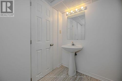 14 - 1548 Newlands Crescent, Burlington, ON - Indoor Photo Showing Bathroom