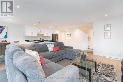 3 A - 115 South Creek Drive, Kitchener, ON - Indoor Photo Showing Living Room