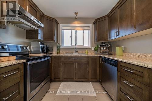 16 William Thomas Drive, Petawawa, ON - Indoor Photo Showing Kitchen With Double Sink