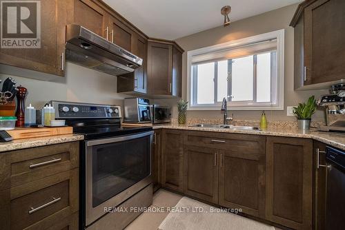 16 William Thomas Drive, Petawawa, ON - Indoor Photo Showing Kitchen With Double Sink