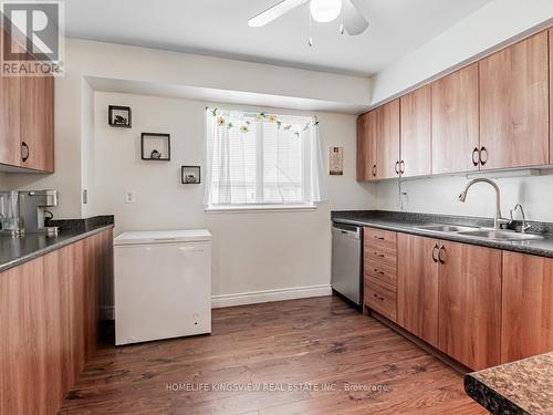 33 - 648 Gibney Crescent, Newmarket, ON - Indoor Photo Showing Kitchen