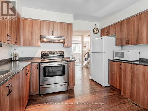 33 - 648 Gibney Crescent, Newmarket, ON - Indoor Photo Showing Kitchen