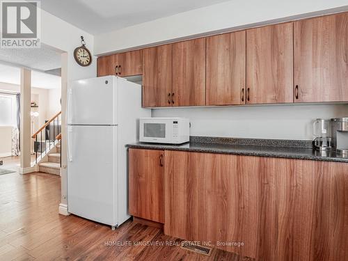 33 - 648 Gibney Crescent, Newmarket, ON - Indoor Photo Showing Kitchen