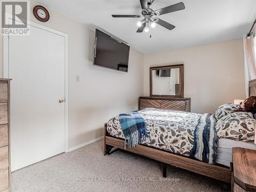 33 - 648 Gibney Crescent, Newmarket, ON - Indoor Photo Showing Bedroom