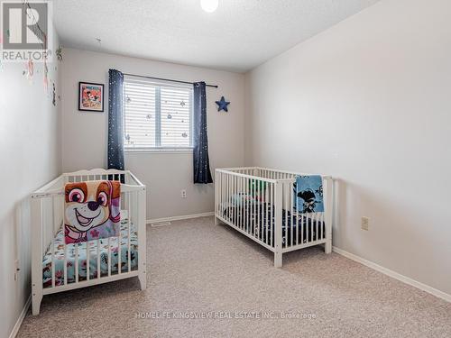 33 - 648 Gibney Crescent, Newmarket, ON - Indoor Photo Showing Bedroom