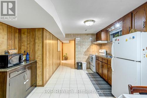 16 Heavitree Drive, Toronto, ON - Indoor Photo Showing Kitchen