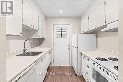 127 Renova, Ottawa, ON - Indoor Photo Showing Kitchen