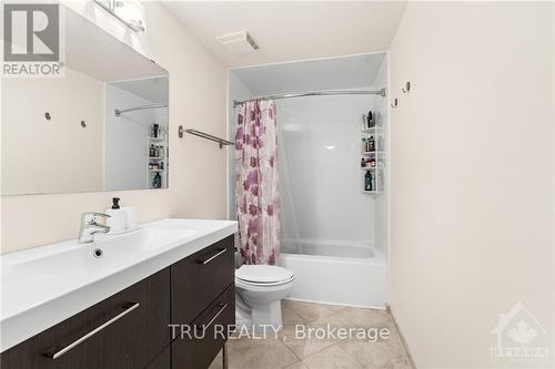 127 Renova, Ottawa, ON - Indoor Photo Showing Bathroom