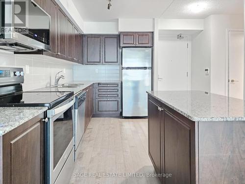 477 - 209 Fort York Boulevard, Toronto, ON - Indoor Photo Showing Kitchen With Upgraded Kitchen