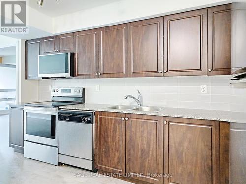 477 - 209 Fort York Boulevard, Toronto, ON - Indoor Photo Showing Kitchen With Double Sink