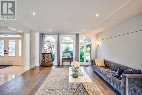 3 Deer Run Court, Richmond Hill, ON - Indoor Photo Showing Living Room