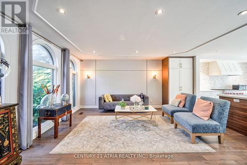 3 Deer Run Court, Richmond Hill, ON - Indoor Photo Showing Living Room