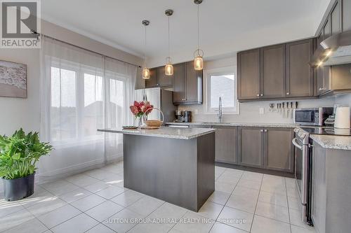 26 Oakmont Avenue, Oro-Medonte, ON - Indoor Photo Showing Kitchen With Upgraded Kitchen