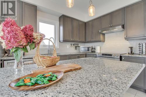 26 Oakmont Avenue, Oro-Medonte, ON - Indoor Photo Showing Kitchen