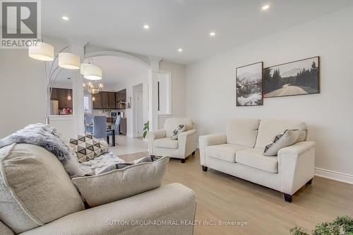 26 Oakmont Avenue, Oro-Medonte, ON - Indoor Photo Showing Living Room