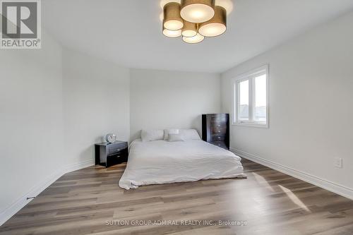 26 Oakmont Avenue, Oro-Medonte, ON - Indoor Photo Showing Bedroom