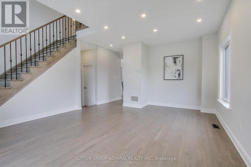 26 Oakmont Avenue, Oro-Medonte, ON - Indoor Photo Showing Other Room