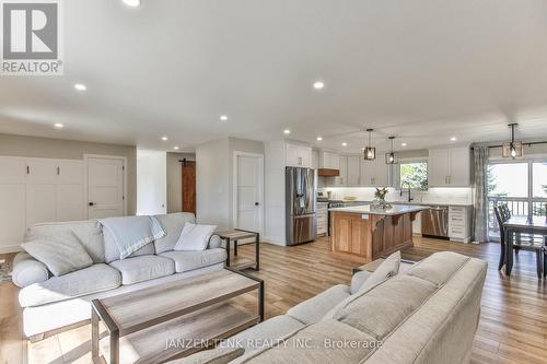 40 Elm Street, Bayham (Vienna), ON - Indoor Photo Showing Living Room