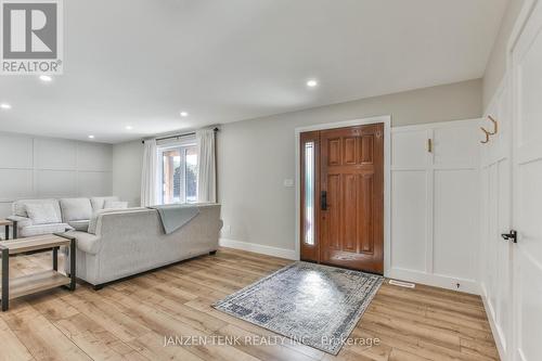 40 Elm Street, Bayham (Vienna), ON - Indoor Photo Showing Living Room