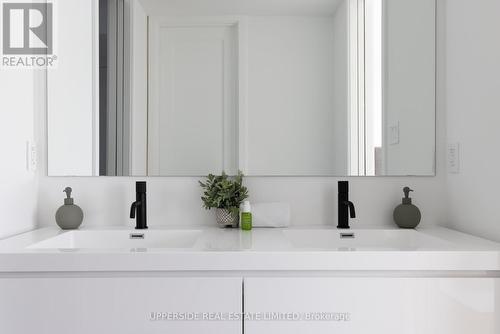 22 Shannon Street, Toronto, ON - Indoor Photo Showing Bathroom