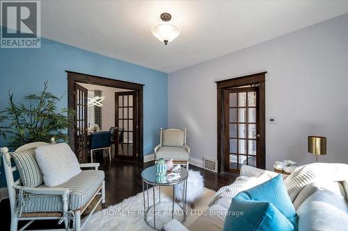 216 Gliddon Avenue, Oshawa, ON - Indoor Photo Showing Living Room