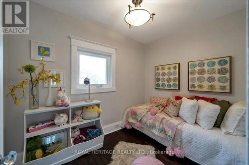 216 Gliddon Avenue, Oshawa, ON - Indoor Photo Showing Bedroom