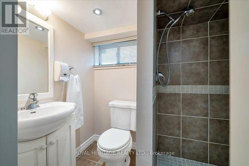 216 Gliddon Avenue, Oshawa, ON - Indoor Photo Showing Bathroom