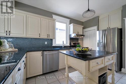 216 Gliddon Avenue, Oshawa, ON - Indoor Photo Showing Kitchen