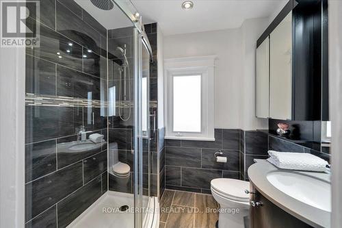 216 Gliddon Avenue, Oshawa, ON - Indoor Photo Showing Bathroom