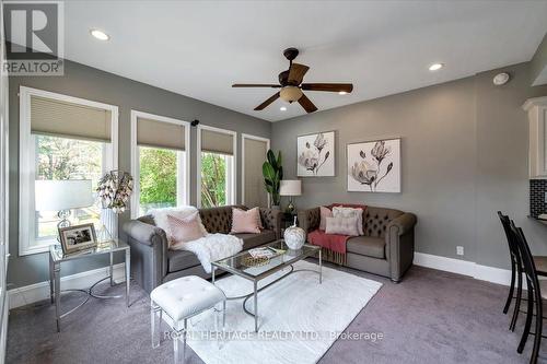 216 Gliddon Avenue, Oshawa, ON - Indoor Photo Showing Living Room