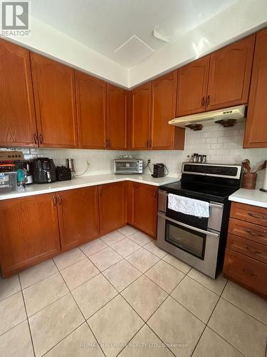 29 Libra Avenue, Richmond Hill, ON - Indoor Photo Showing Kitchen