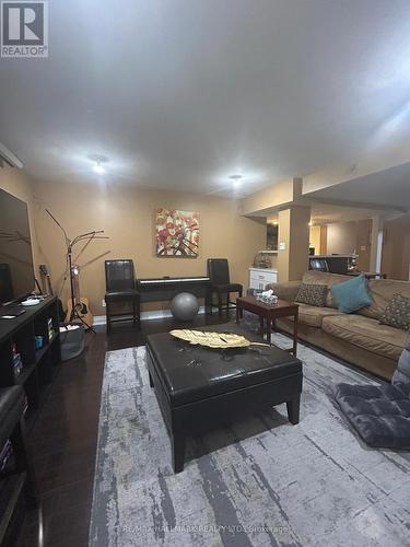 29 Libra Avenue, Richmond Hill, ON - Indoor Photo Showing Living Room