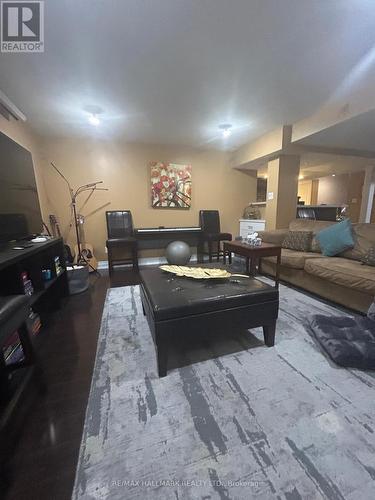 29 Libra Avenue, Richmond Hill, ON - Indoor Photo Showing Living Room