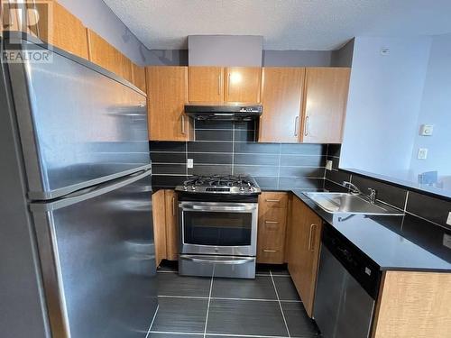 6Xx 501 Pacific Street, Vancouver, BC - Indoor Photo Showing Kitchen