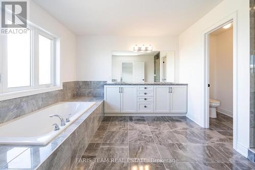 60 Wood Crescent, Essa, ON - Indoor Photo Showing Bathroom