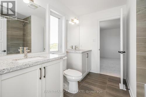 60 Wood Crescent, Essa, ON - Indoor Photo Showing Bathroom