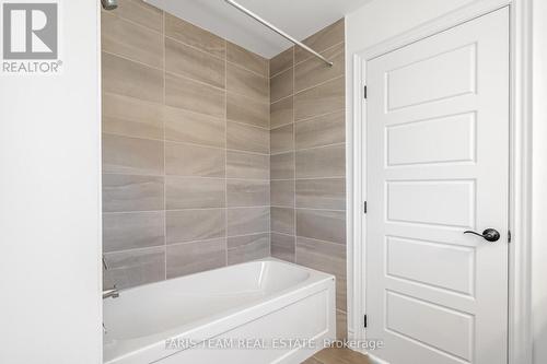 60 Wood Crescent, Essa, ON - Indoor Photo Showing Bathroom