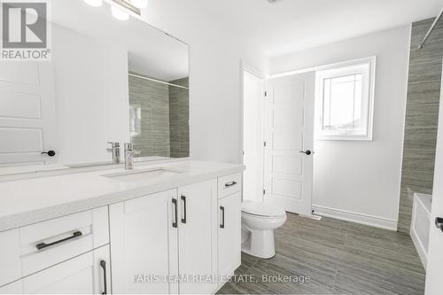 60 Wood Crescent, Essa, ON - Indoor Photo Showing Bathroom