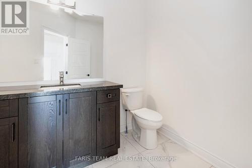 60 Wood Crescent, Essa, ON - Indoor Photo Showing Bathroom