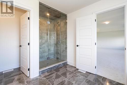 60 Wood Crescent, Essa, ON - Indoor Photo Showing Bathroom