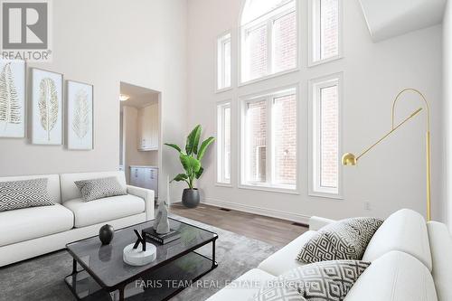 60 Wood Crescent, Essa, ON - Indoor Photo Showing Living Room