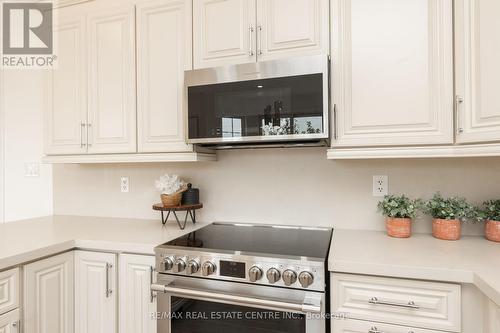 648 Snider Terrace, Milton, ON - Indoor Photo Showing Kitchen