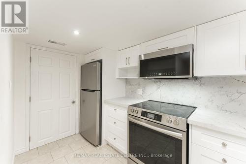 648 Snider Terrace, Milton, ON - Indoor Photo Showing Kitchen