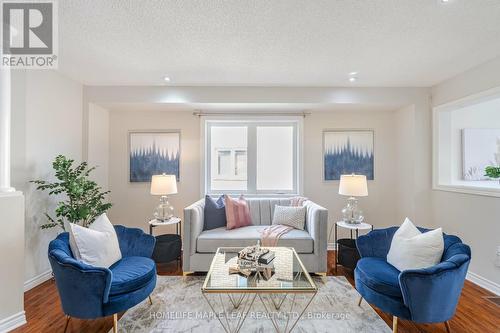 30 Silo Court, Brampton, ON - Indoor Photo Showing Living Room